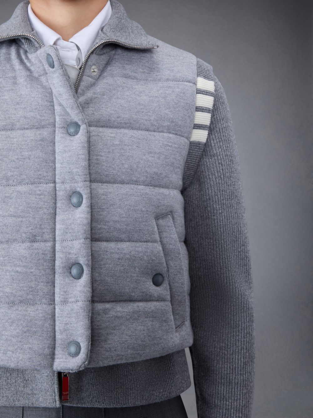 Thom Browne FINE MERINO AND JERSEY PADDED REVERSIBLE 4-BAR FUNNEL NECK Jacken Damen Grau | TNR22D48880