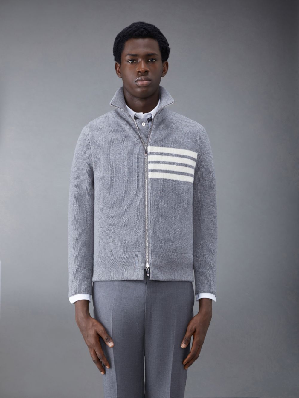 Thom Browne MERINO AND JERSEY PADDED REVERSIBLE 4-BAR FUNNEL NECK Jacken Herren Grau | MPD24G44320