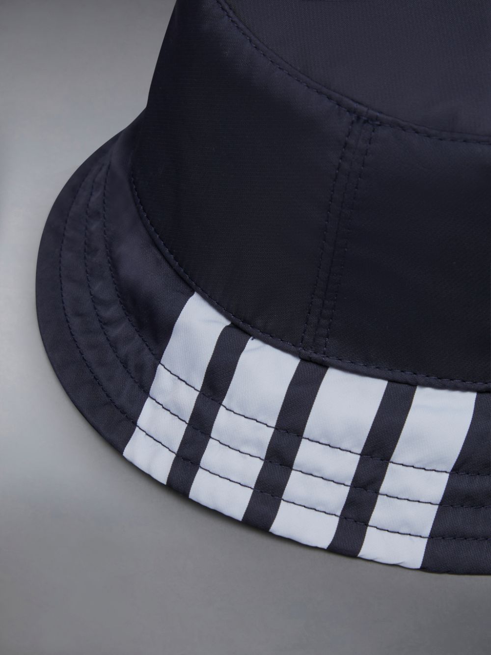 Thom Browne Nylon Swim Tech 4-Bar Eimer Hüte Jungen Blau | YUC80N94847