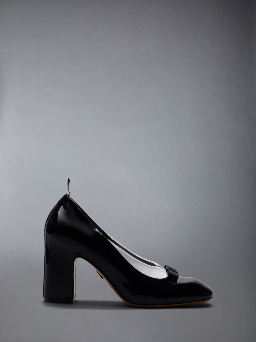 Thom Browne Patent Vitellino Gooddyear Leather Sole Bow and Collar Court Absätze Schuhe Damen Schwarz | DHD78H01520