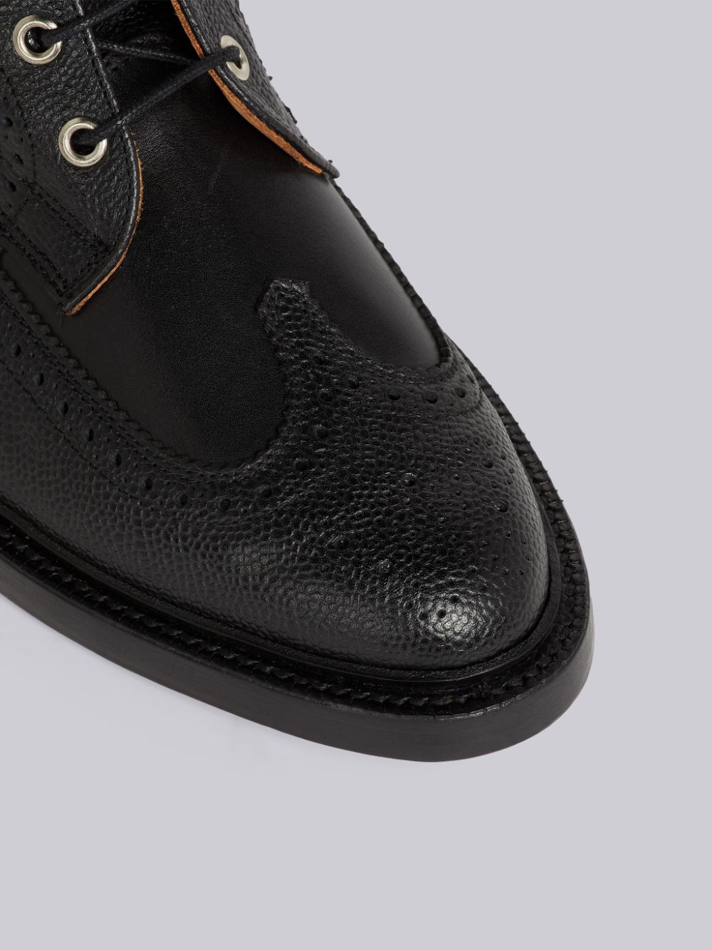 Thom Browne Pebbled Calfskin Mix Longwing Brogue Stiefel Damen Schwarz | QBK63K46969