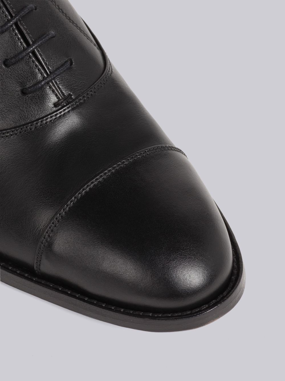 Thom Browne VITELLO CALF LEATHER CAP TOE Oxford Schuhe Herren Schwarz | DLQ46A13546
