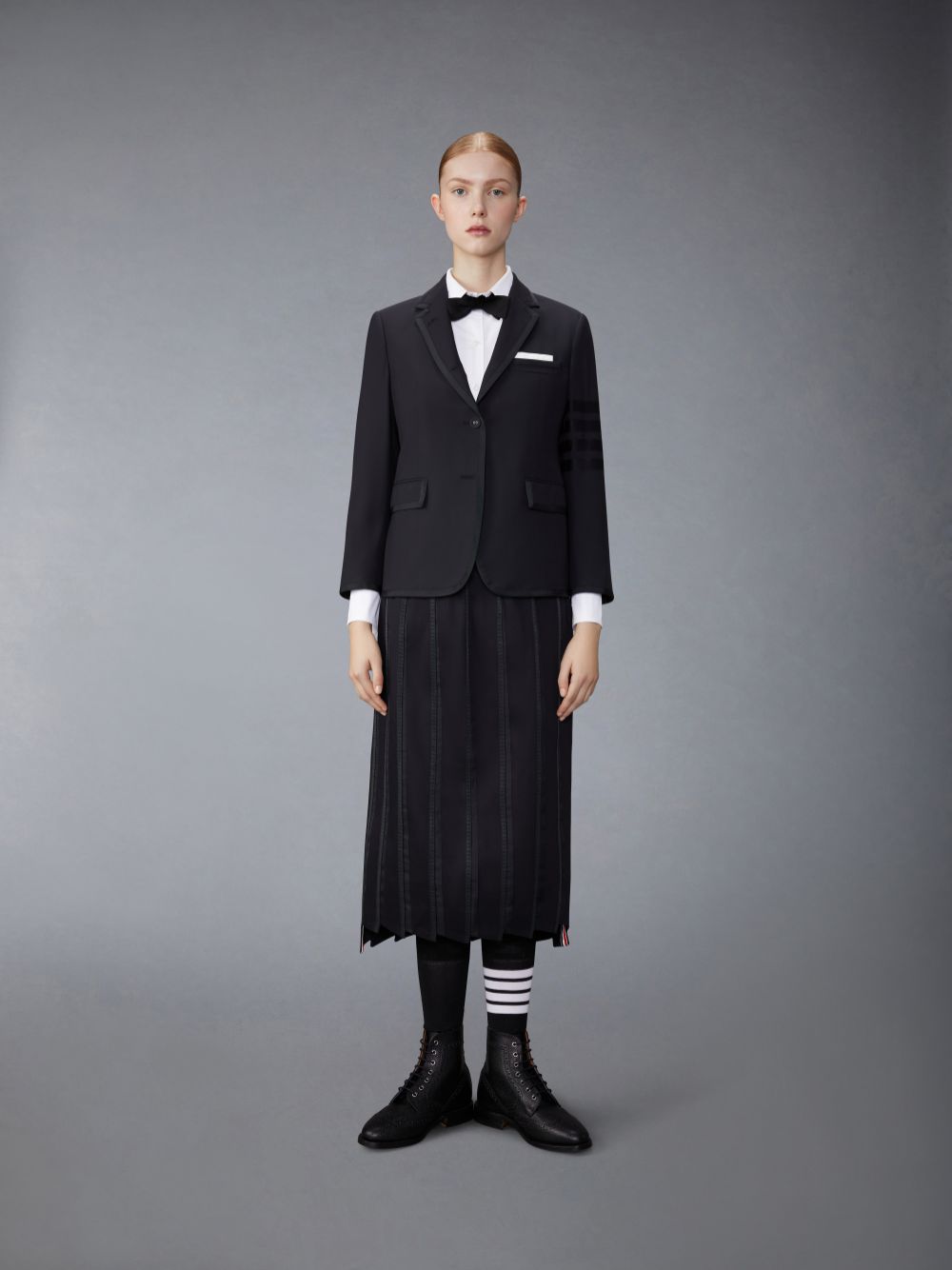 Thom Browne Wool Plain Weave Suiting Grosgrain Tipped Engineered 4-Bar Classic Jacken Damen Schwarz | ZWL95B54056