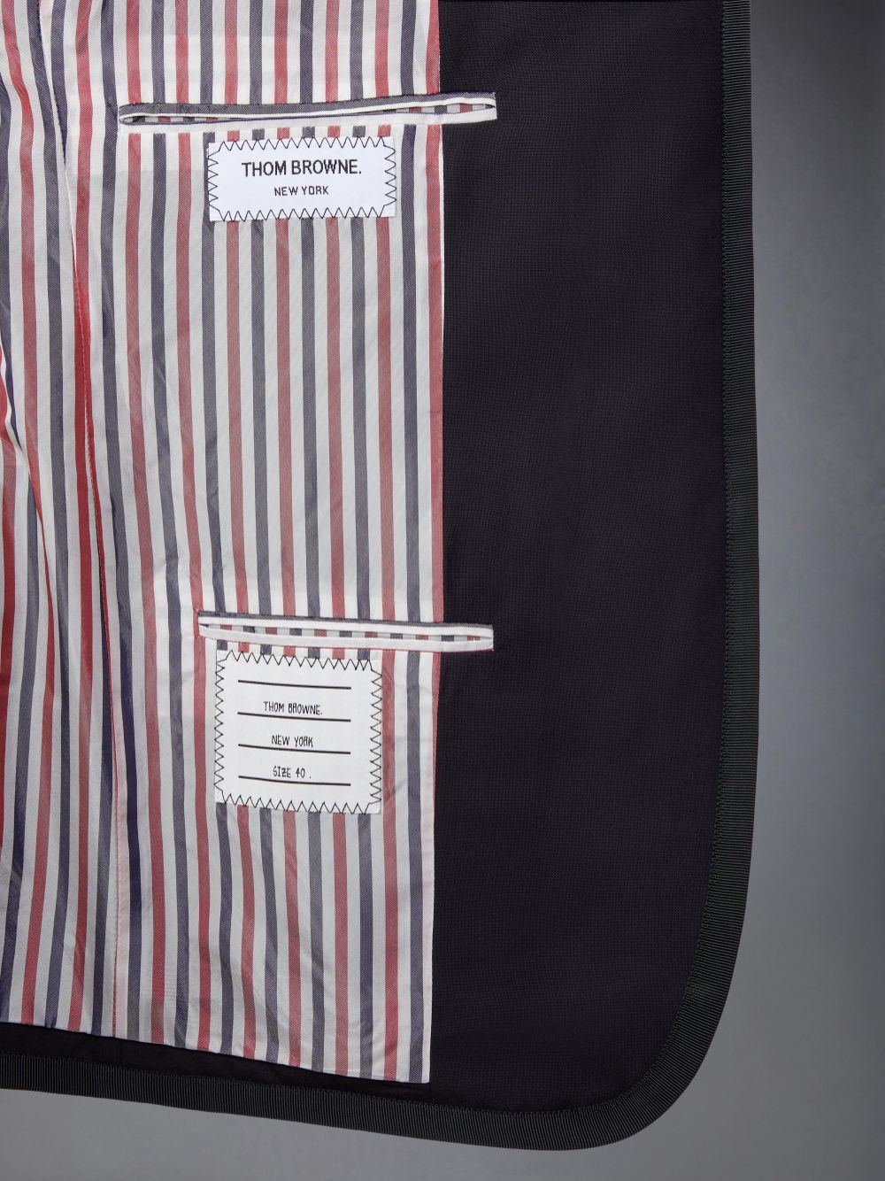 Thom Browne Wool Plain Weave Suiting Grosgrain Tipped Engineered 4-Bar Classic Jacken Damen Schwarz | ZWL95B54056