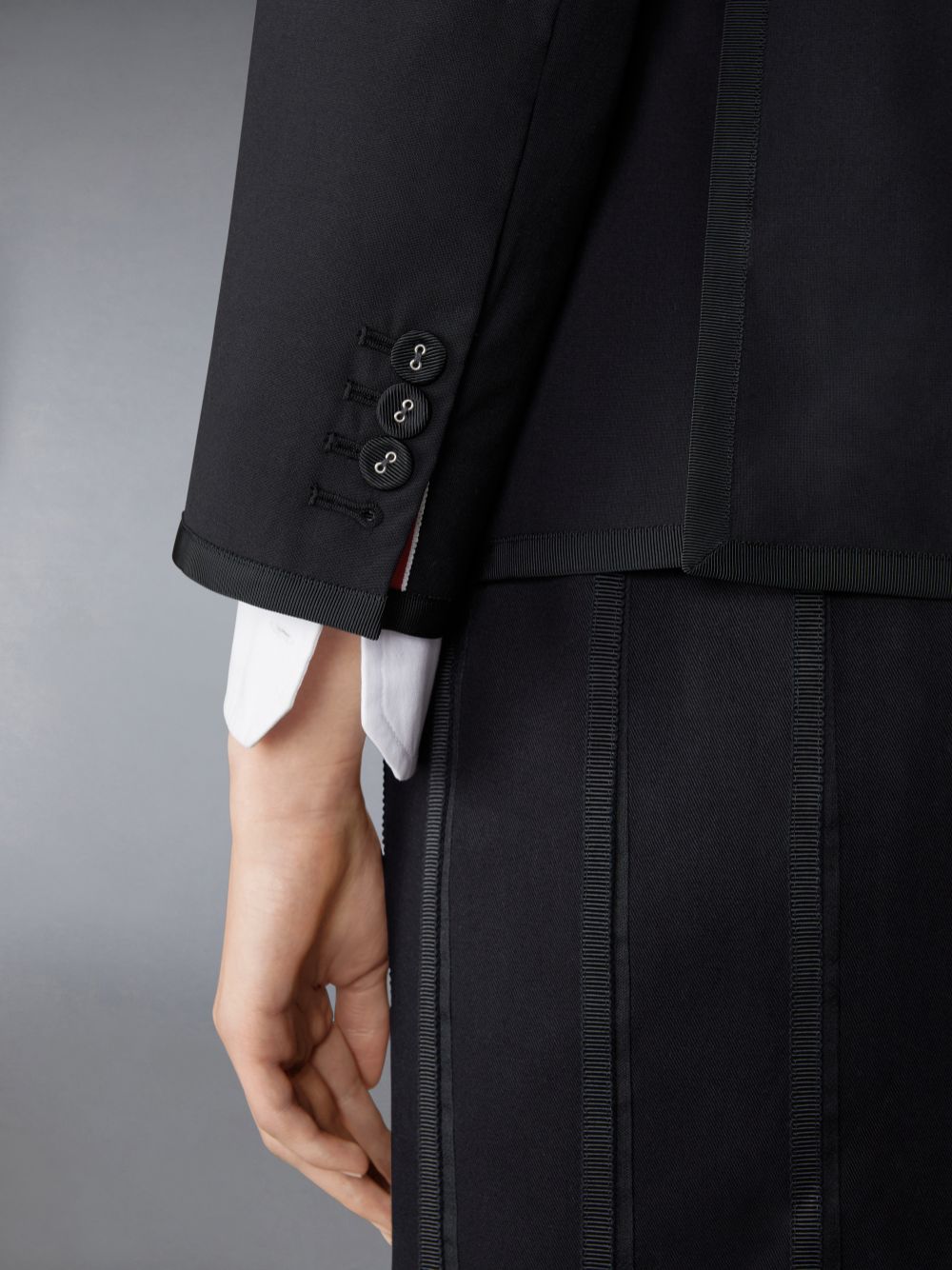 Thom Browne Wool Plain Weave Suiting Grosgrain Tipped Engineered 4-Bar Classic Jacken Damen Schwarz | ZWL95B54056