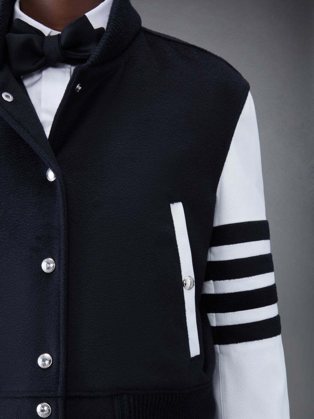 Thom Browne Zibeline Cashmere Leather Sleeve Cropped Varsity Jacken Damen Schwarz | AKS03B62786
